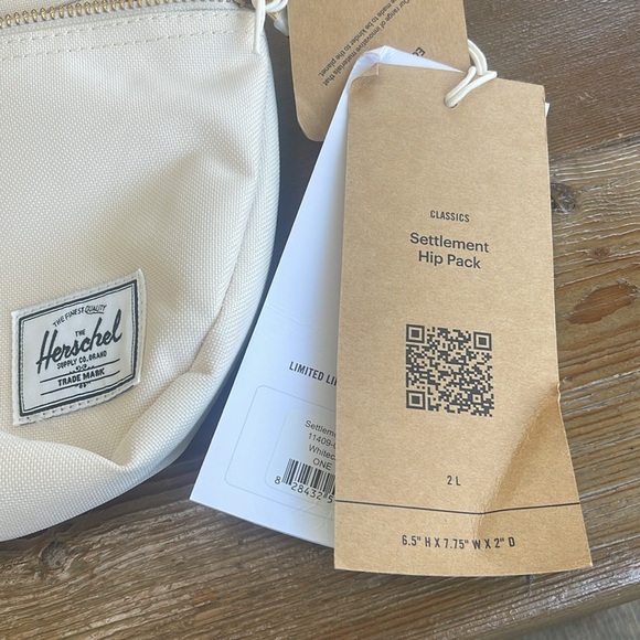 Herschel Fanny Pack - Picture 4 of 9